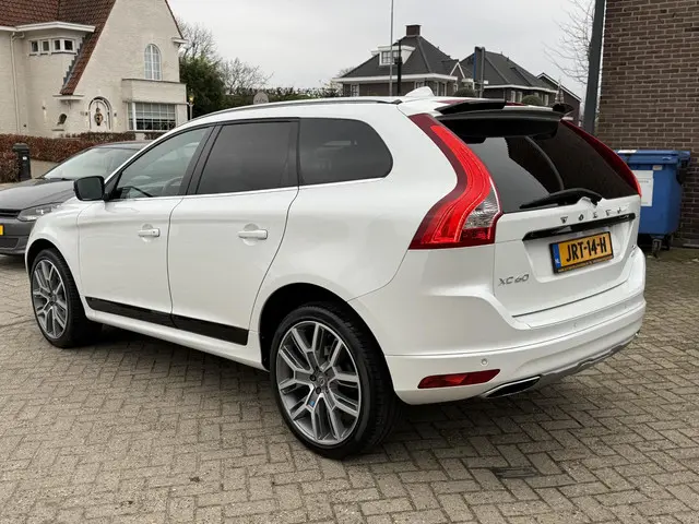 Volvo XC60 2.0 T6 306 pk Summum Luxury-line 2017 Benzine 4