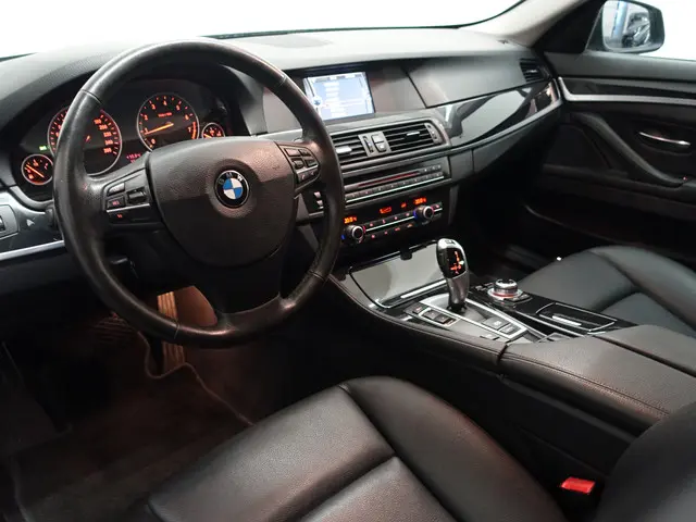 BMW 5 Serie F10 520i High Exe M Sport Aut- 2013 Benzine 2
