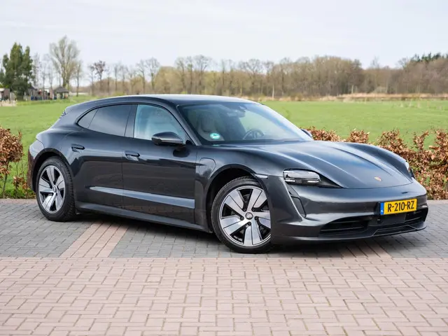 Porsche Taycan Sport Turismo 79 kWh 2022 Elektrisch 14