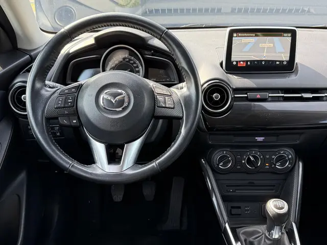 Mazda 2 3