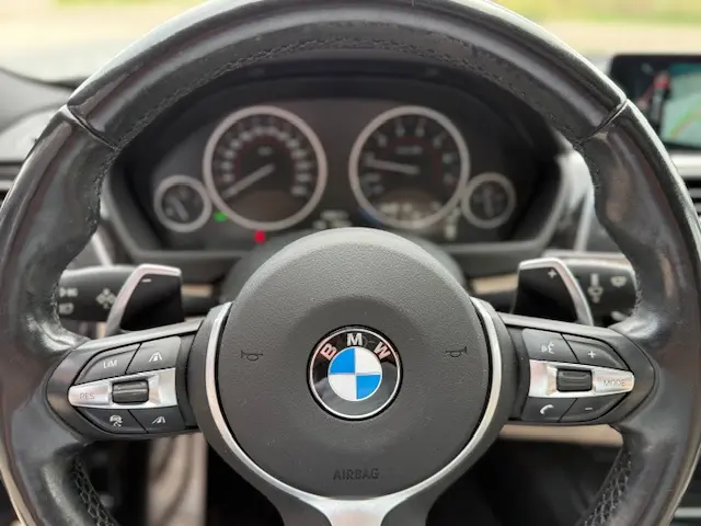 BMW 3 Serie Touring 330i xDrive M Sport 2015 Benzine 17