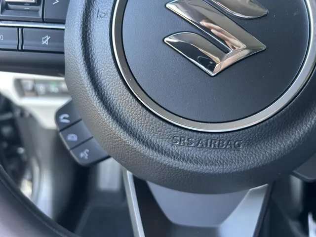 Suzuki Swift 1.2 Select Smart Hybrid 2025 Benzine 11