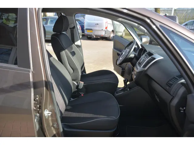Kia Venga 1.6 CVVT automaat 2016 Benzine 34