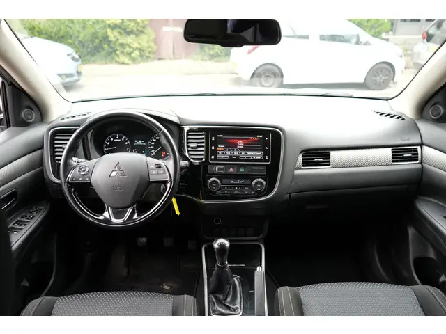 Mitsubishi Outlander 2.0 2017 Benzine 9