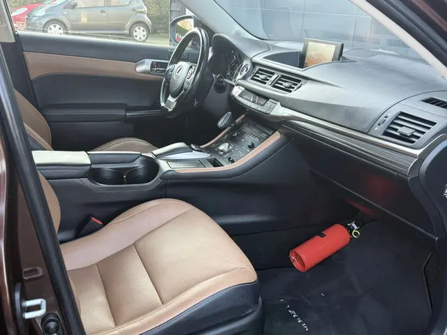 Lexus CT 200h Luxury Line 2017 Hybride Benzine 12