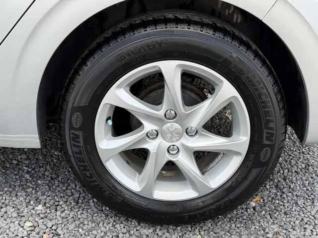 Peugeot 208 1.2 PureTech Style 2015 Benzine 27