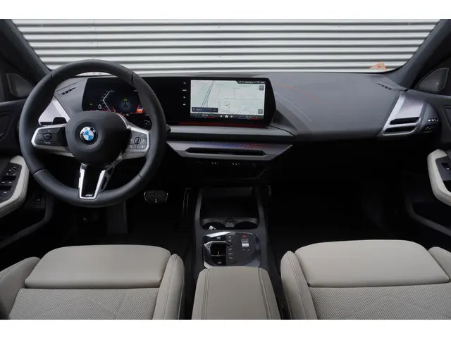 BMW 1 Serie 5-deurs 120 2025 Benzine 9
