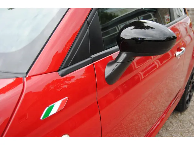 Fiat 500 0.9 TwinAir Lounge 2015 Benzine 13