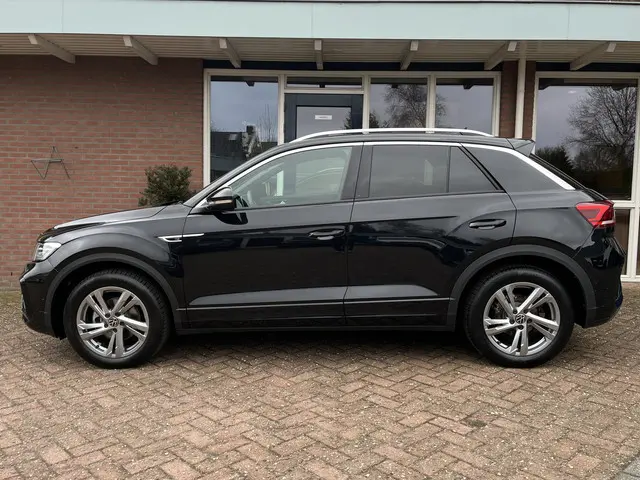 Volkswagen T-Roc 1.5 TSI R-Line Edition 2025 Benzine 2