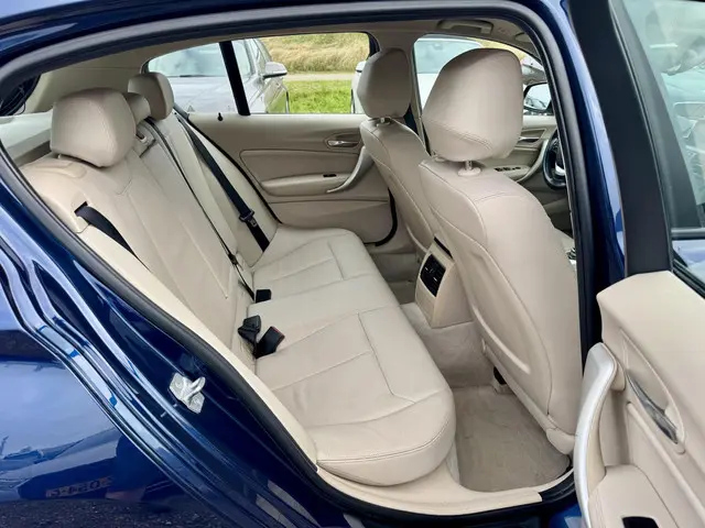 BMW 1 Serie 116i High Executive 2013 Benzine 31