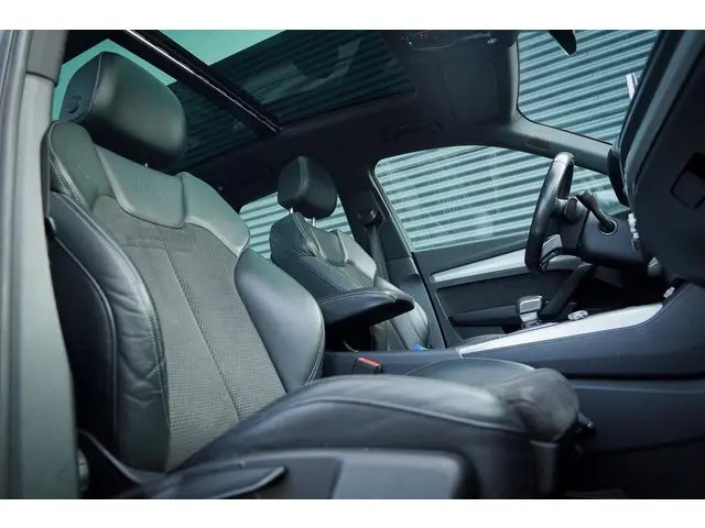 Audi Q5 2.0 TFSI quattro Launch Edition 2017 Benzine 18