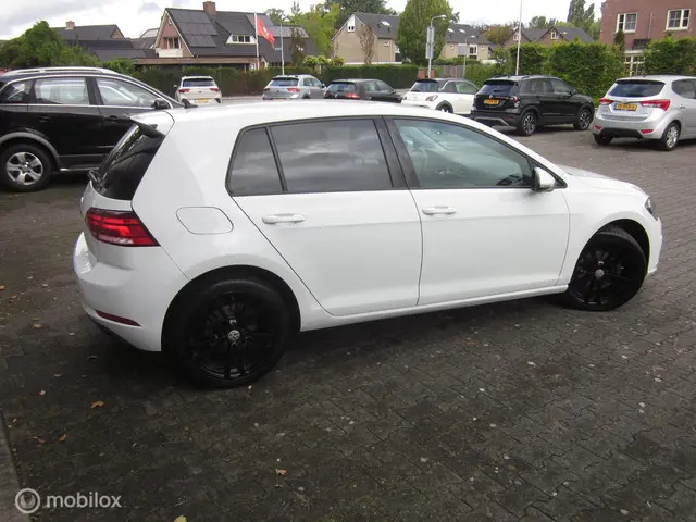 Volkswagen Golf 1.0 TSI Trendline 2018 Benzine 4