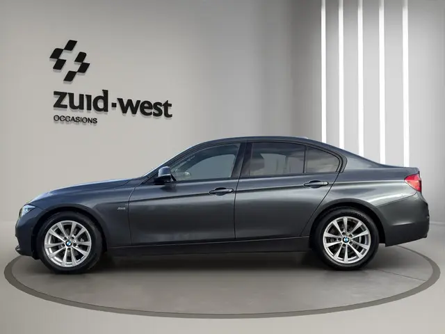 BMW 3 Serie 318i Luxury 360 Head up Led 2016 Benzine 4