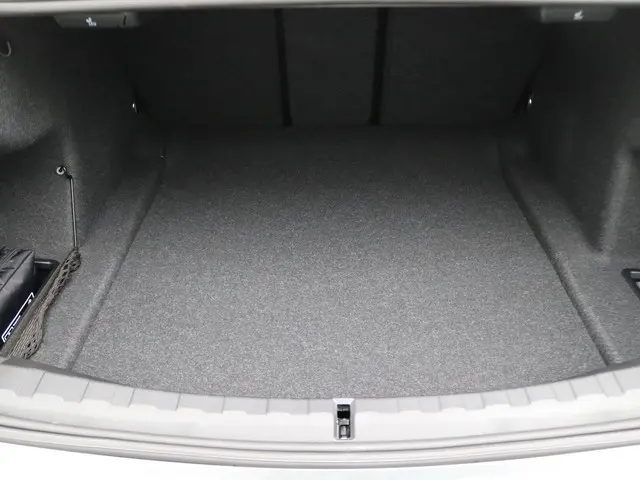 BMW 3 Serie 320i Sedan 2025 Benzine 25