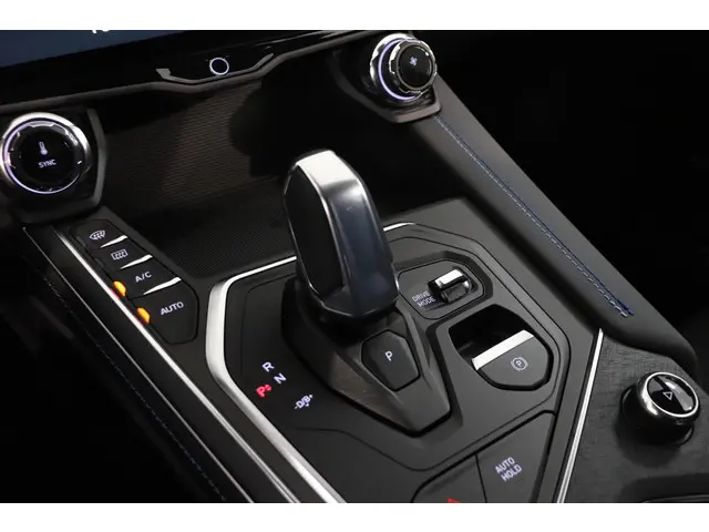 Lynk & Co 01 1.5 2025 Hybride Benzine 25