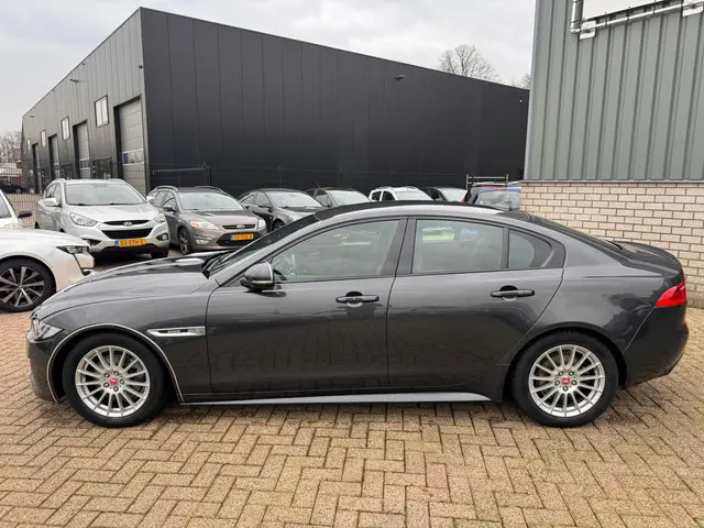 Jaguar XE 2