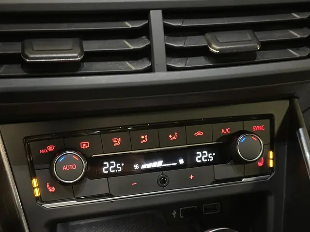 Volkswagen Polo 2.0 TSI GTI|PANO|BOMVOL! 2019 Benzine 19