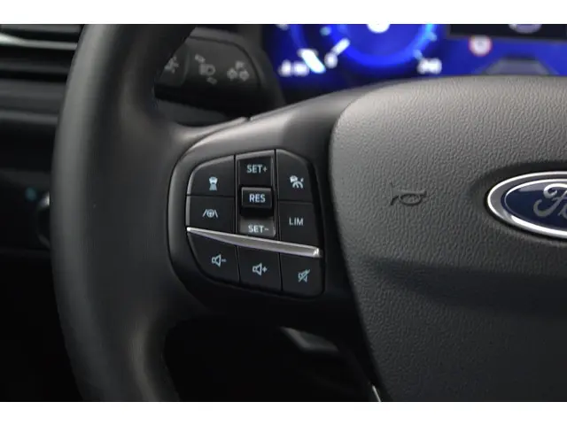 Ford Kuga 2.5 FHEV Titanium 2023 Hybride Benzine 23