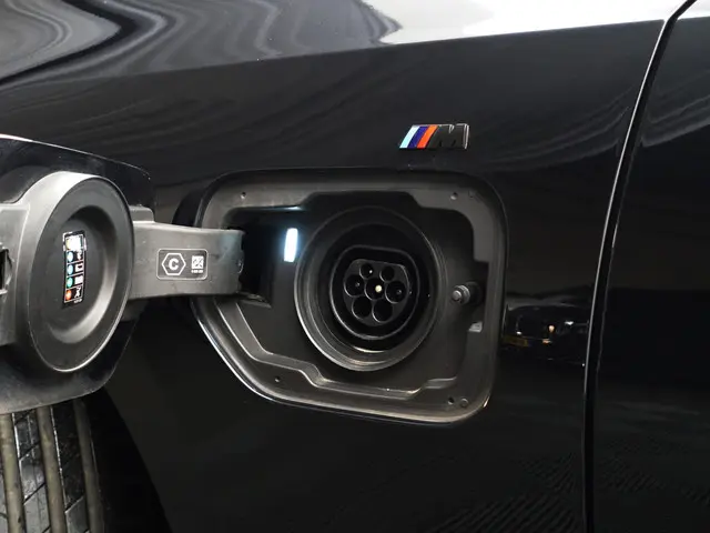 BMW 3 Serie 320e M Performance Aut- 2021 Hybride Benzine 34