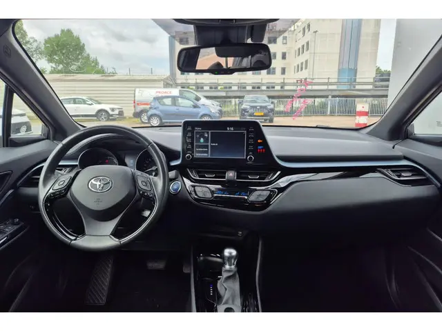 Toyota C-HR 1.8 Hybrid Dynamic 2021 Hybride Benzine 12