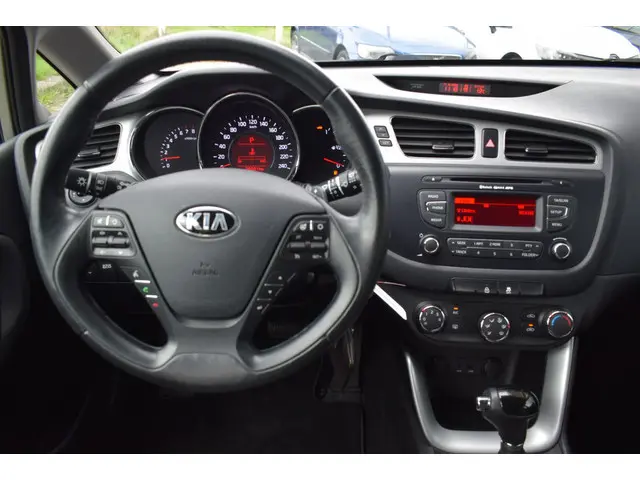 Kia cee'd 1.6 GDI Comfort Pack automaat 2012 Benzine 10