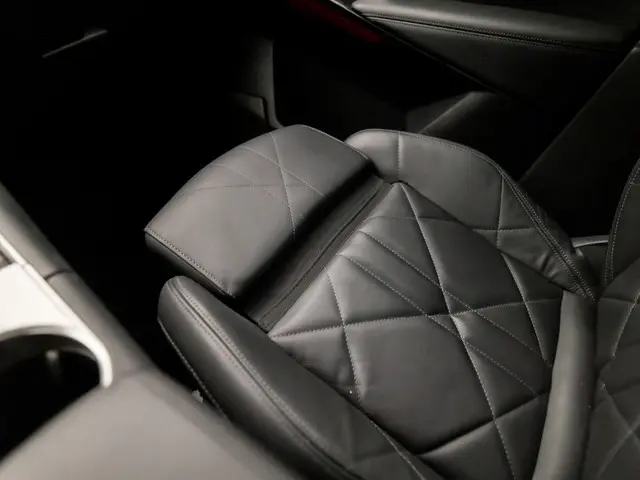 DS DS 7 Crossback 1.6 PureTech Deluxe 2019 Benzine 32