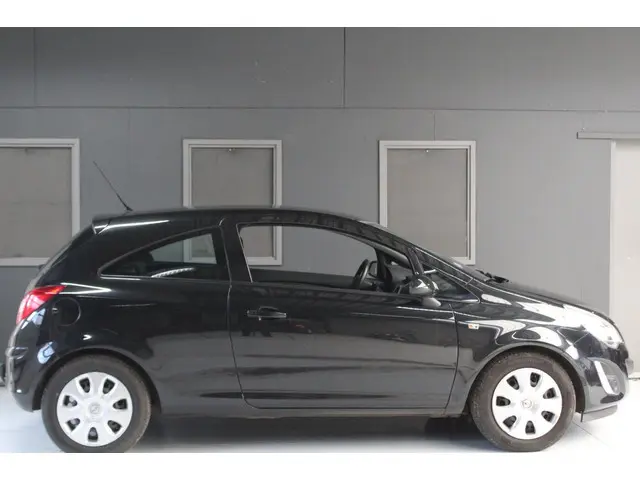 Opel Corsa 1.4-16V Anniversary Edition 2013 Benzine 4