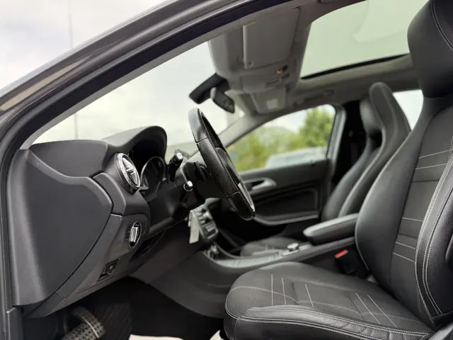 Mercedes-Benz GLA 200 Ambition 2015 Benzine 12