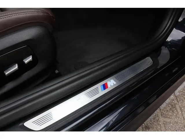 BMW 5 Serie Touring 530i High Executive 2018 Benzine 33