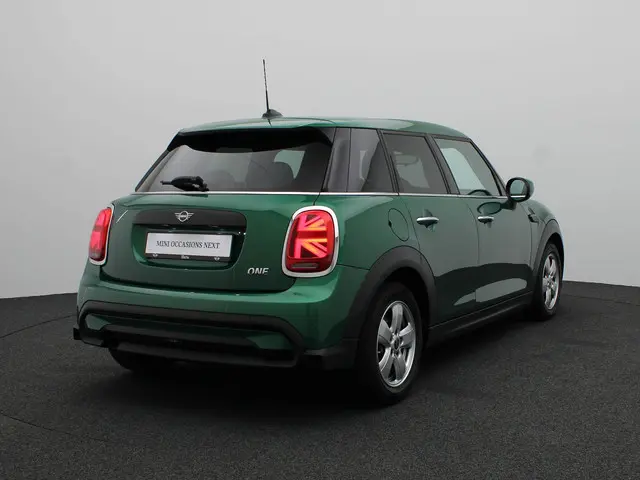 MINI 5-Deurs One 2022 Benzine 2