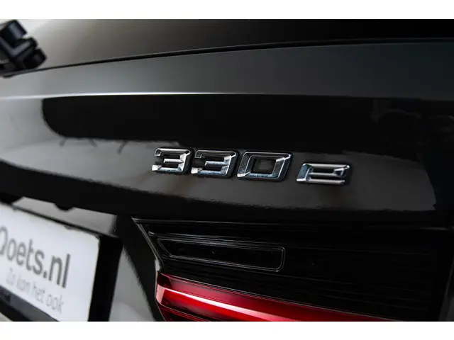 BMW 3 Serie Touring 330e 2024 Hybride Benzine 43