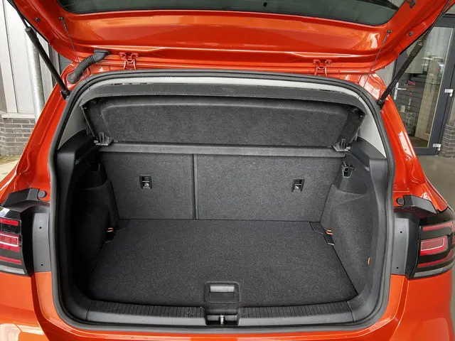 Volkswagen T-Cross 1.0 TSI Life 2021 Benzine 27