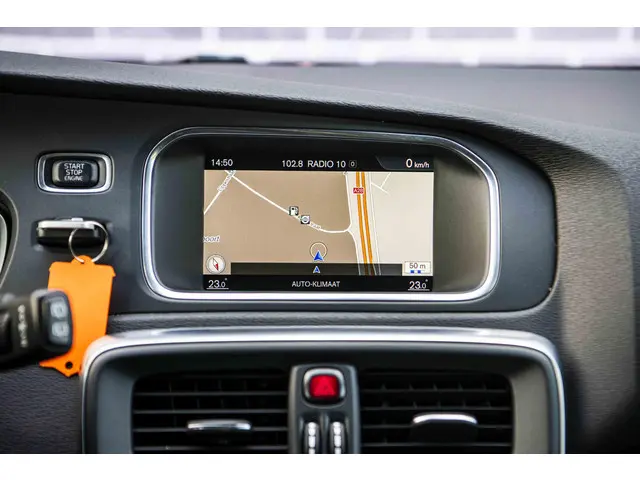 Volvo V40 1.6 T3 R-Design 2015 Benzine 13