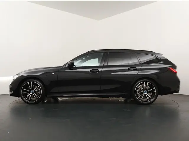 BMW 3 Serie Touring 320e 2024 Hybride Benzine 11