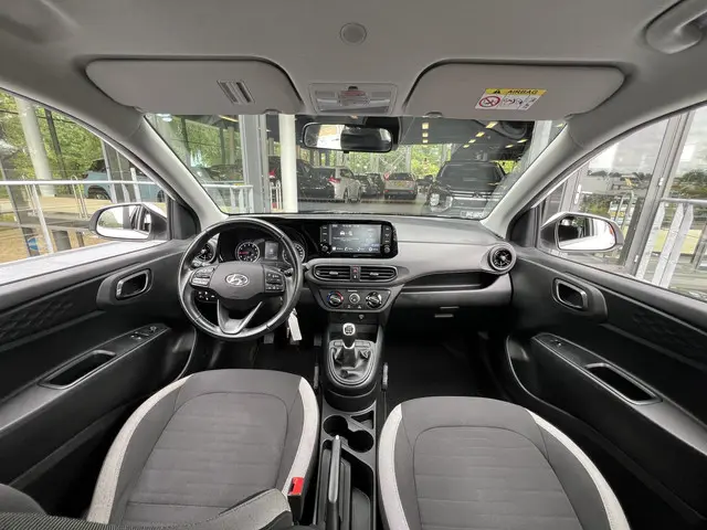 Hyundai i10 1.0 Comfort 2023 Benzine 3