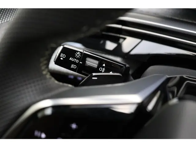 Peugeot 3008 1.2 Hybrid 136 GT 2024 Hybride Benzine 32
