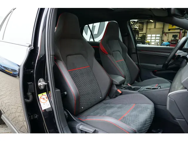 Volkswagen Golf 2.0 TSI GTI Clubsport 2021 Benzine 42