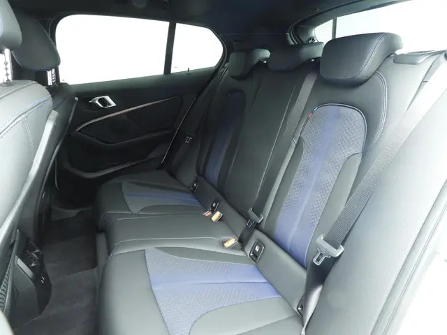 BMW 1 Serie 5-Deurs 118i 2022 Benzine 8