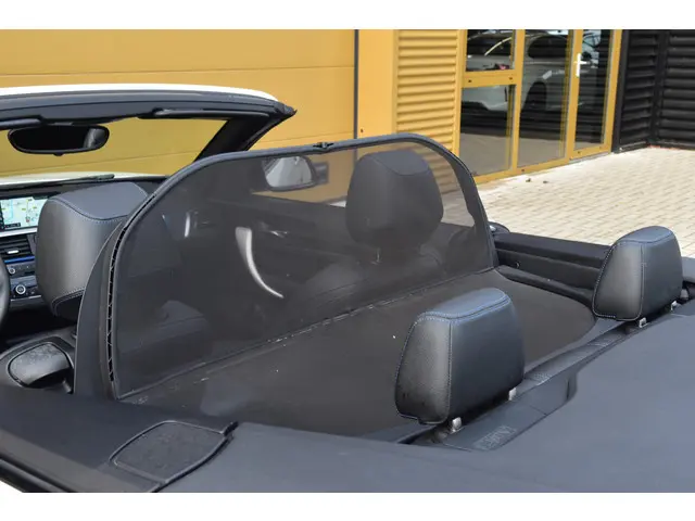 BMW 2 Serie Cabrio 220i High Executive 2018 Benzine 32
