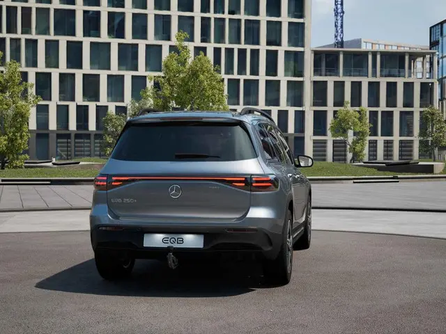 Mercedes-Benz EQB 250+ AMG Line 71 kWh 2025 Elektrisch 23