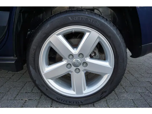 Jeep Compass 2.4 Limited 4WD AUTOMAAT 2012 Benzine 26