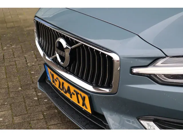 Volvo V60 T8 Recharge AWD Plus Bright 2022 Hybride Benzine 4