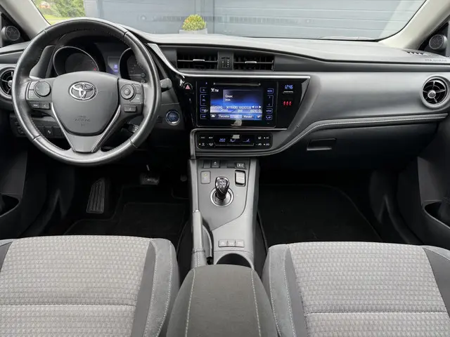 Toyota Auris 1.8 Hybrid Dynamic Go 2018 Hybride Benzine 10