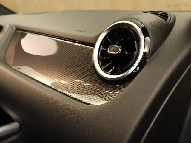 Mercedes-Benz GLA 250 e Style 2020 Hybride Benzine 33