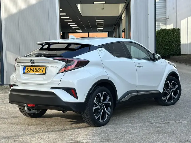 Toyota C-HR 2