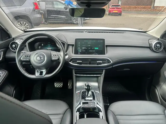 MG EHS 1.5 TGDI Luxury 2023 Hybride Benzine 9