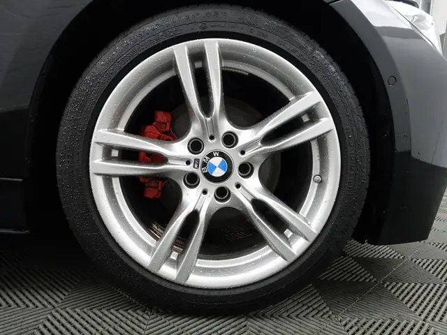 BMW 3 Serie 320i M Sport Aut- 2012 Benzine 26