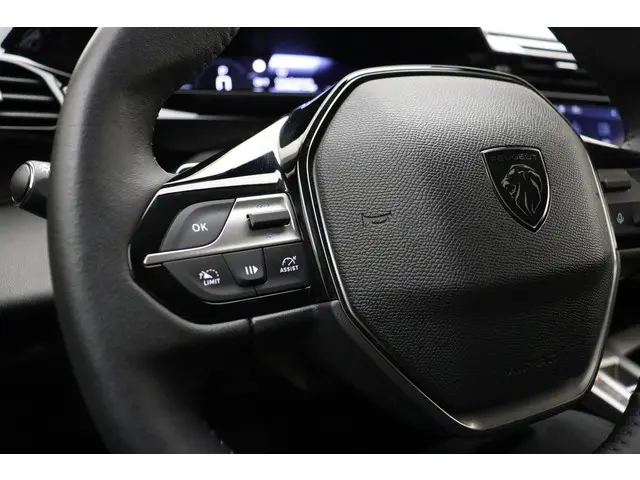 Peugeot 408 1.2 PureTech Allure 130 EAT8 2024 Benzine 26