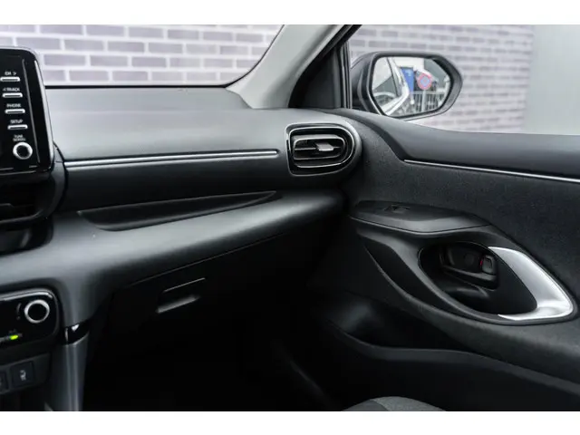 Toyota Yaris 1.5 Hybrid Dynamic 2021 Hybride Benzine 28