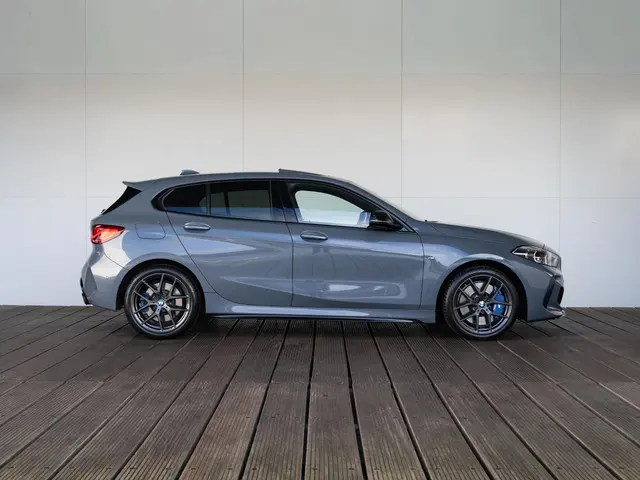 BMW 1 Serie M135i xDrive 2021 Benzine 4
